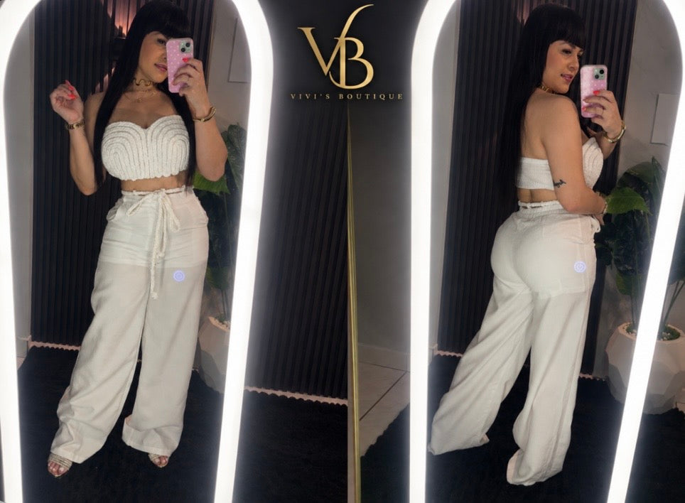 White top & wid-leg Pants