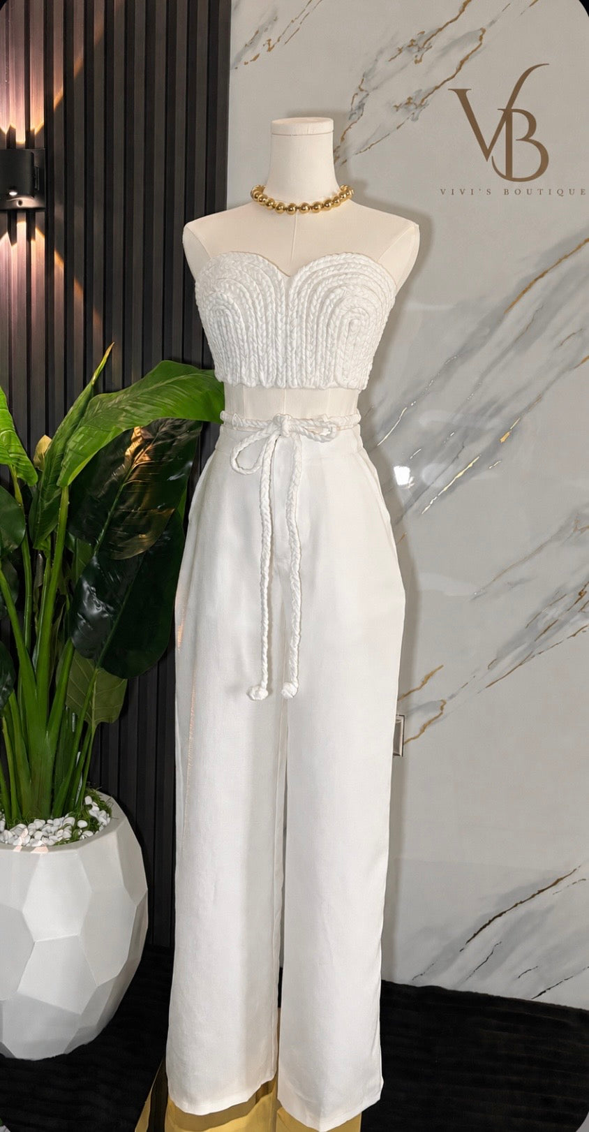 White top & wid-leg Pants